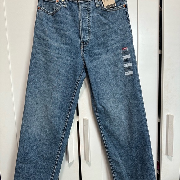 Levi’s Ribcage Straight Ankle Jeans
Size 26 - Picture 2 of 10
